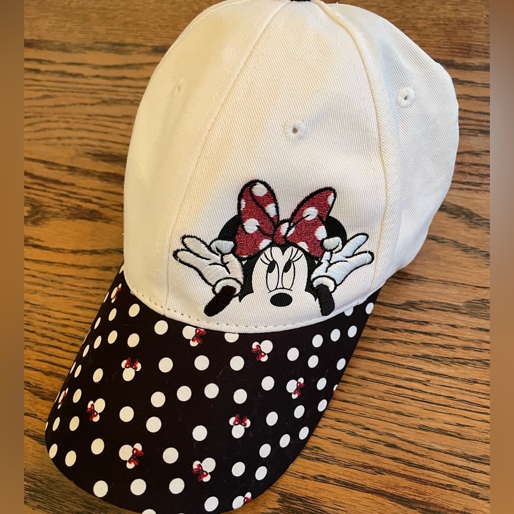 Disney parks Minnie Mouse hat. OS.